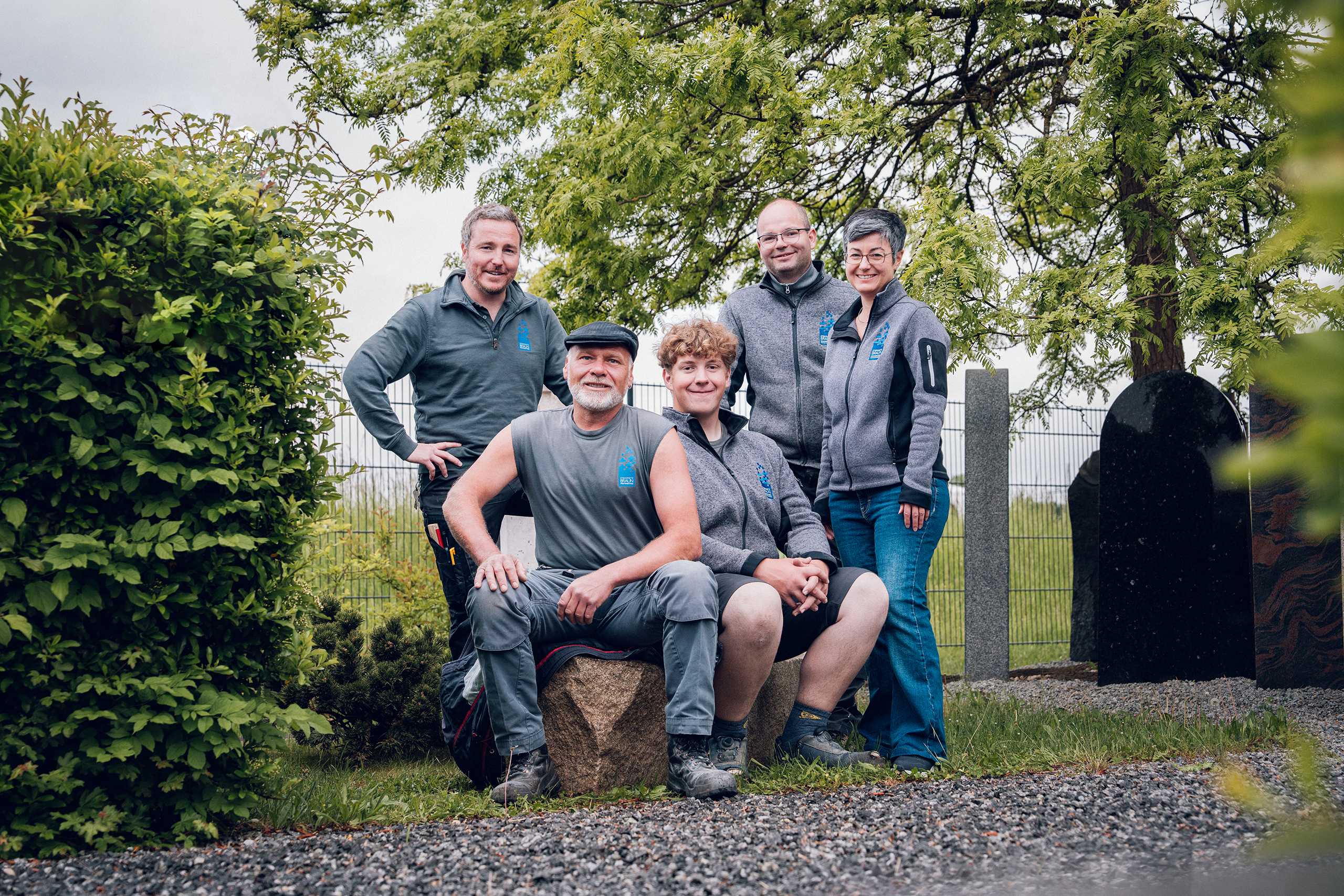 Das gesamte Team von Steinmetz Braun in der Natursteinausstellung